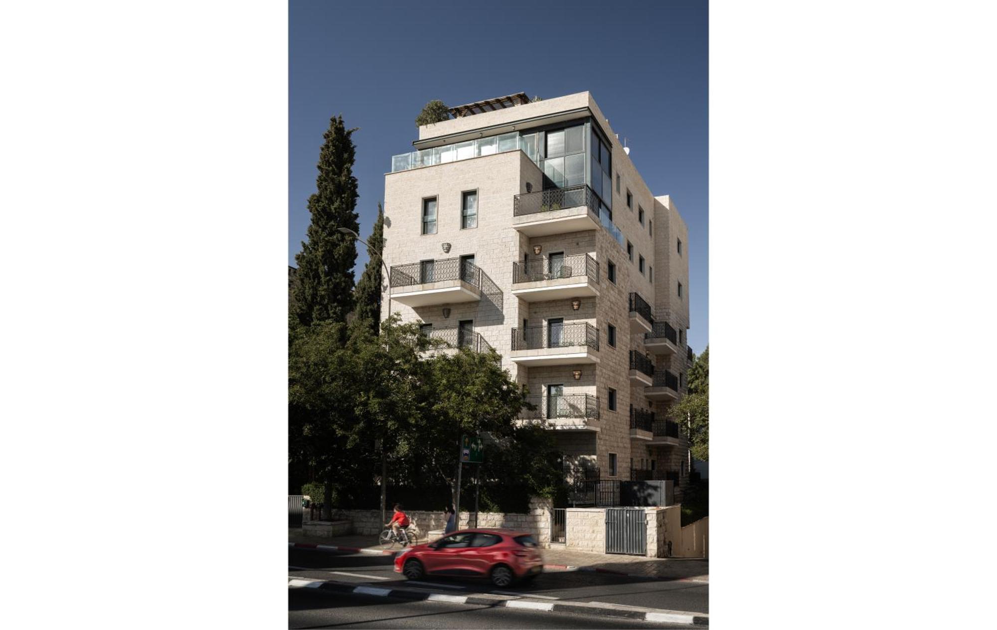 Adama Jeruzalem Buitenkant foto